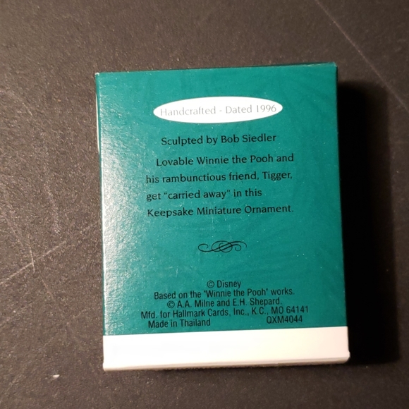 Hallmark Ornament Winnie the Pooh and Tigger NIB - Picture 2 of 4